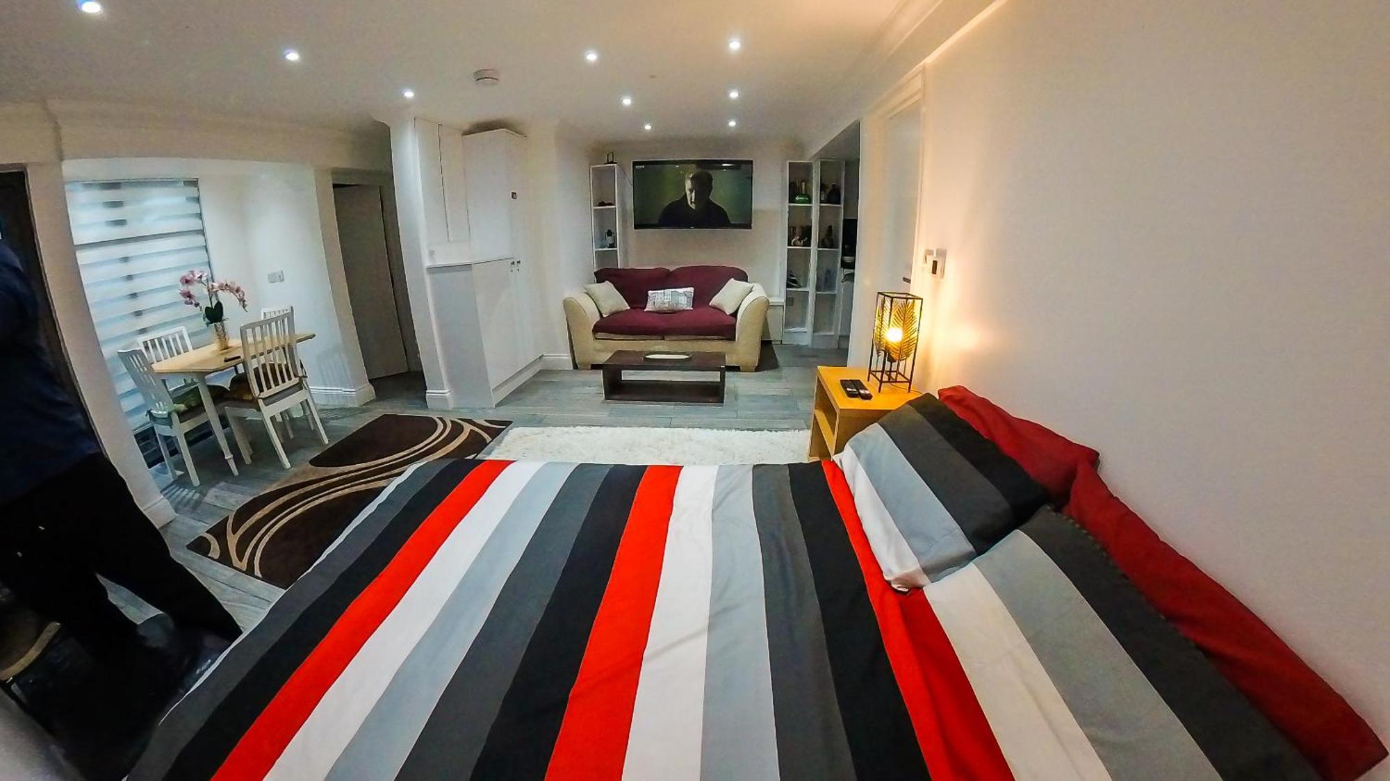 1 Bedroom Flat With Whirlpool Bath Londres