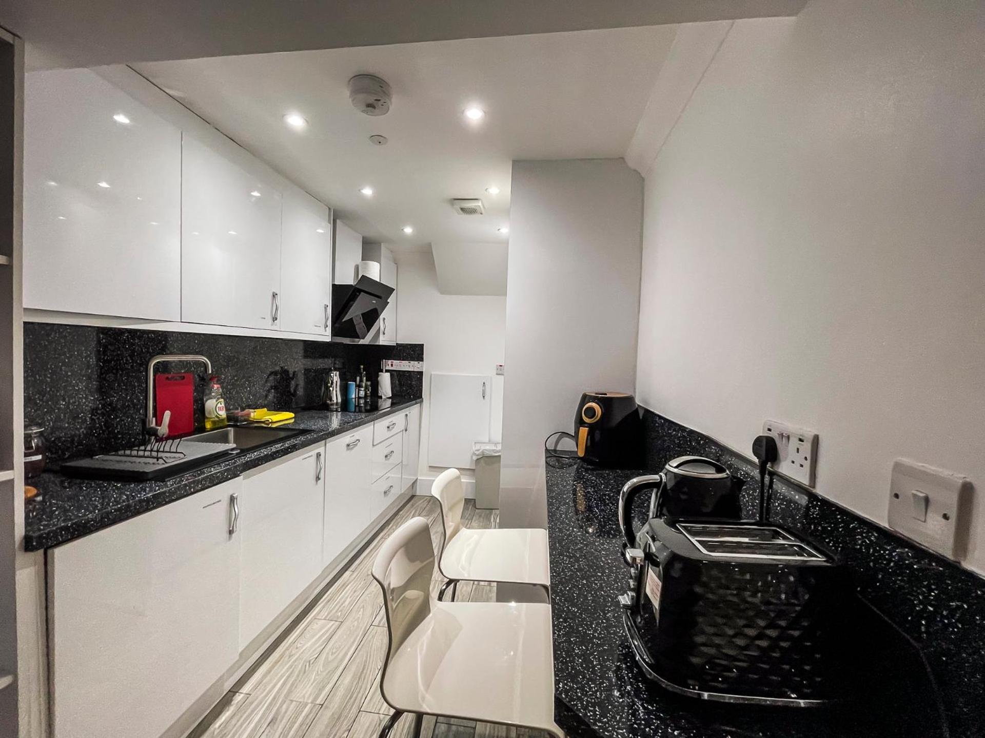 1 Bedroom Flat With Whirlpool Bath * Londres