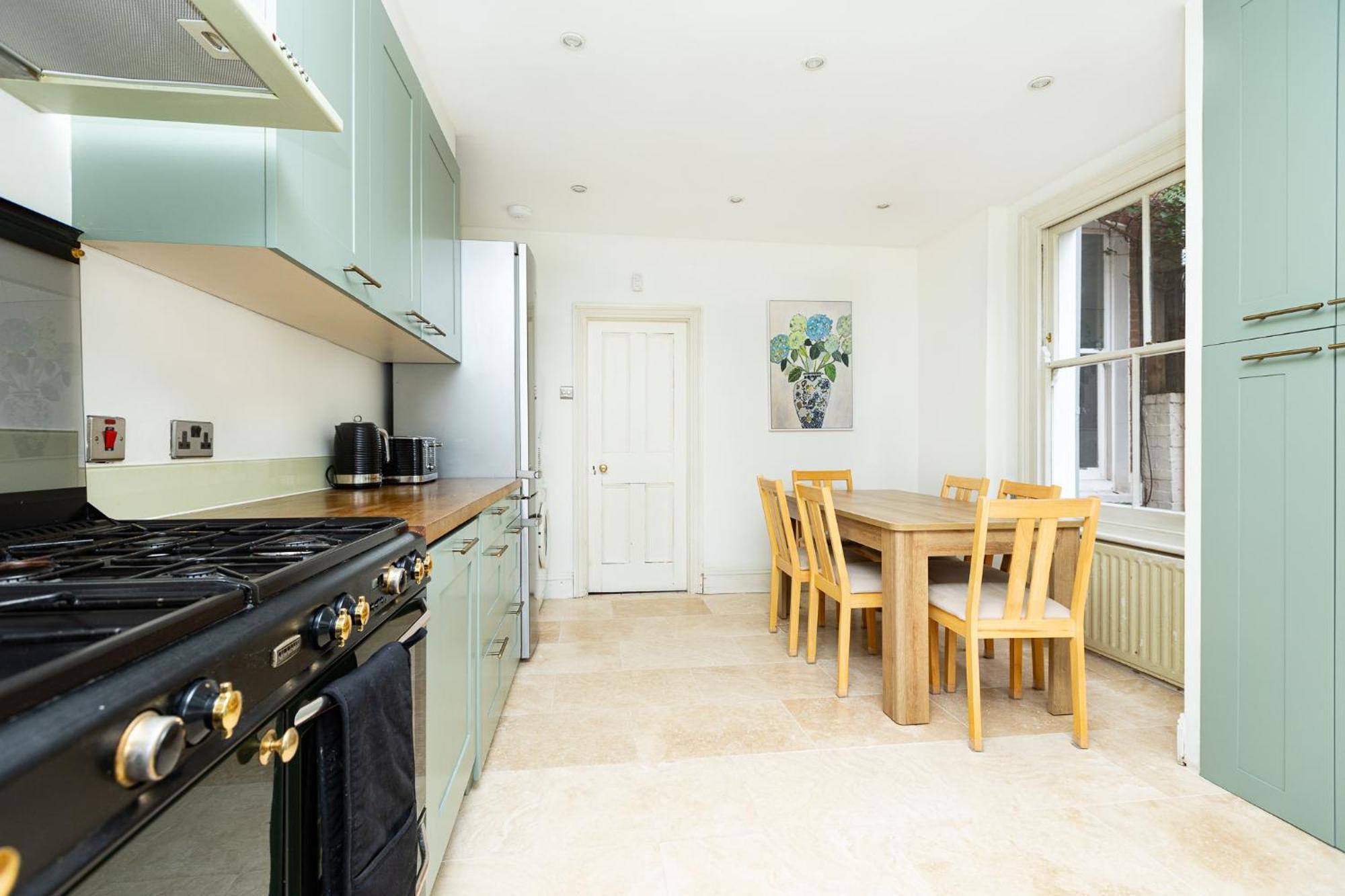Charming 4 Bed Victorian House In Clapham Old Town Apartment