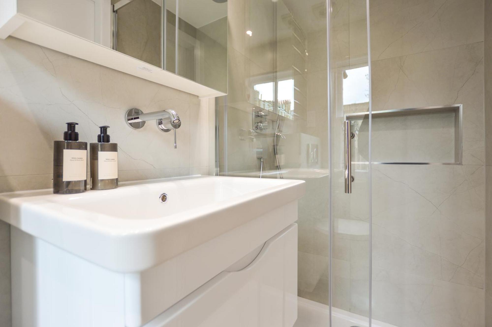 Split Level At West Hampstead By Concept Apartamento