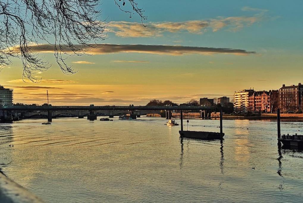 Sensational 2br Wviews & Balcony In Wandsworth Apartment London