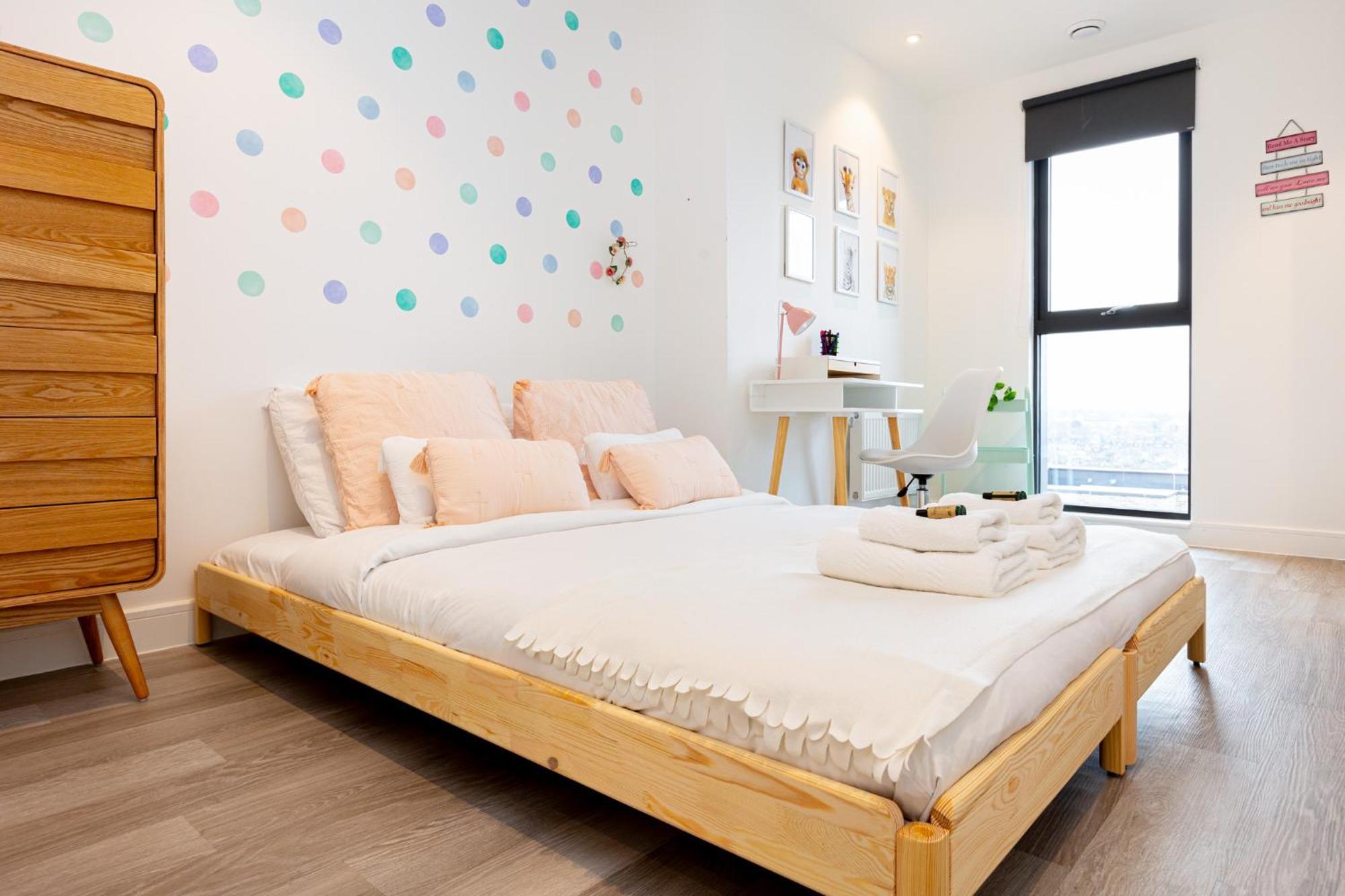 Sensational 2br Wviews & Balcony In Wandsworth * London