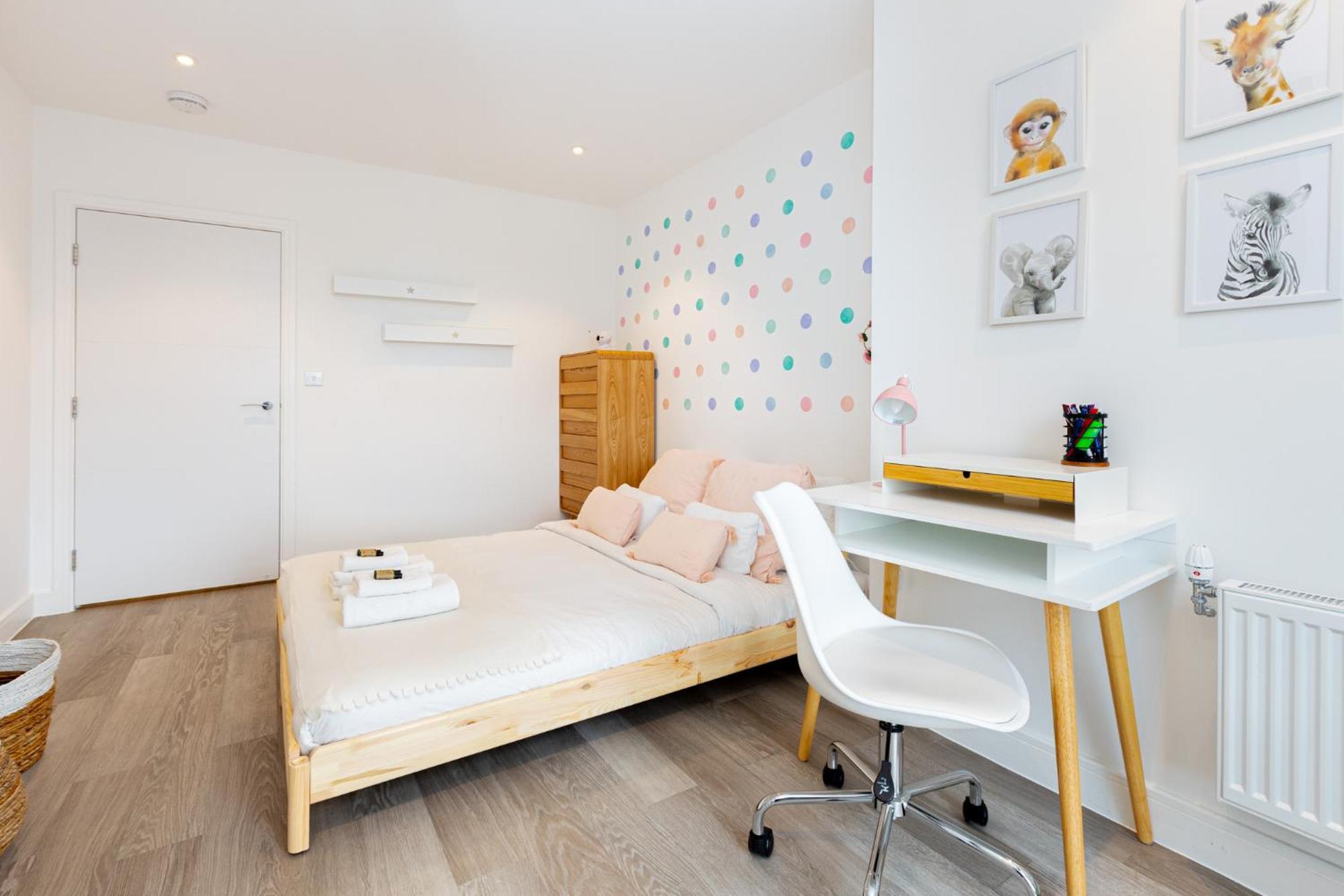 Sensational 2br Wviews & Balcony In Wandsworth *