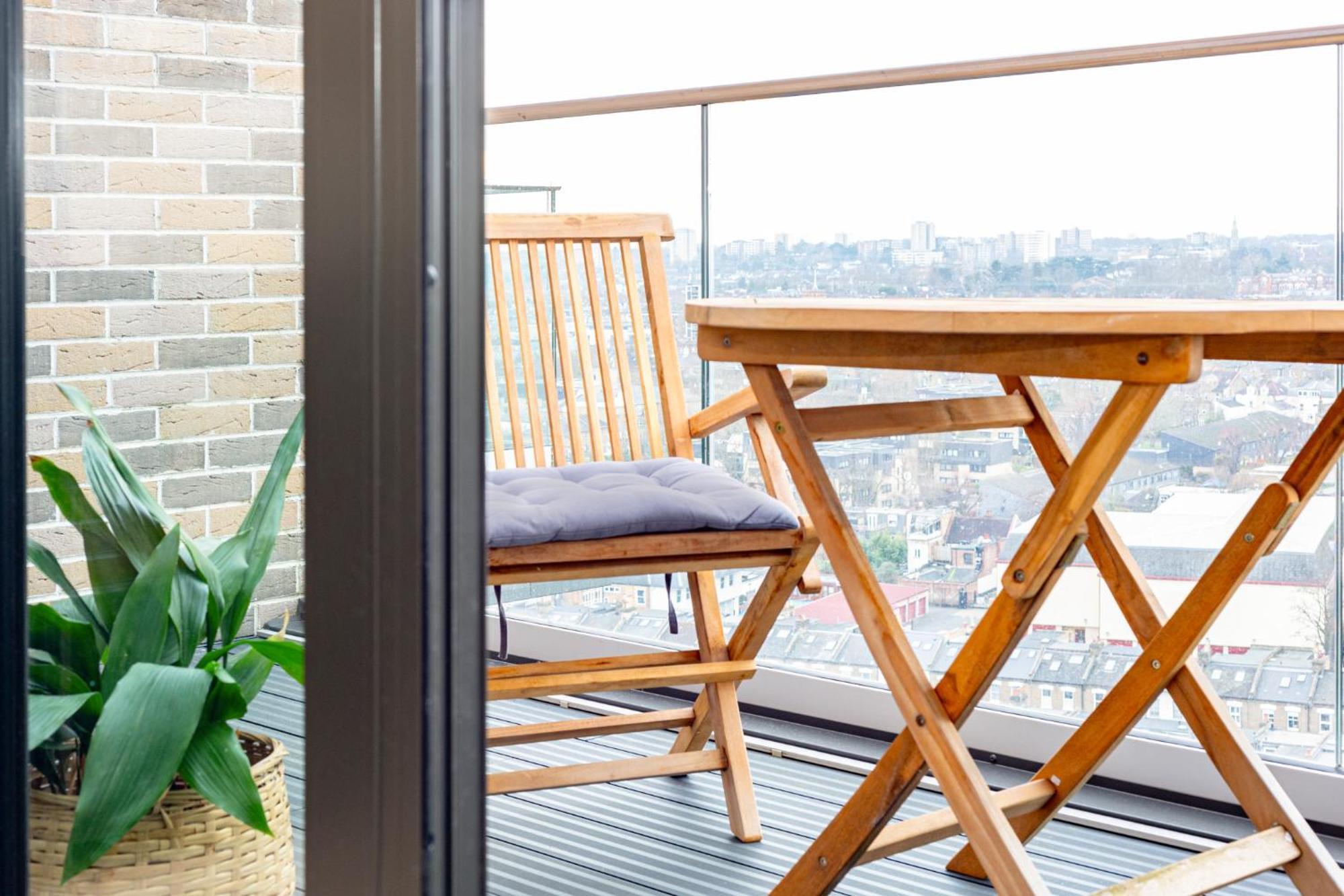 Sensational 2br Wviews & Balcony In Wandsworth Appartement