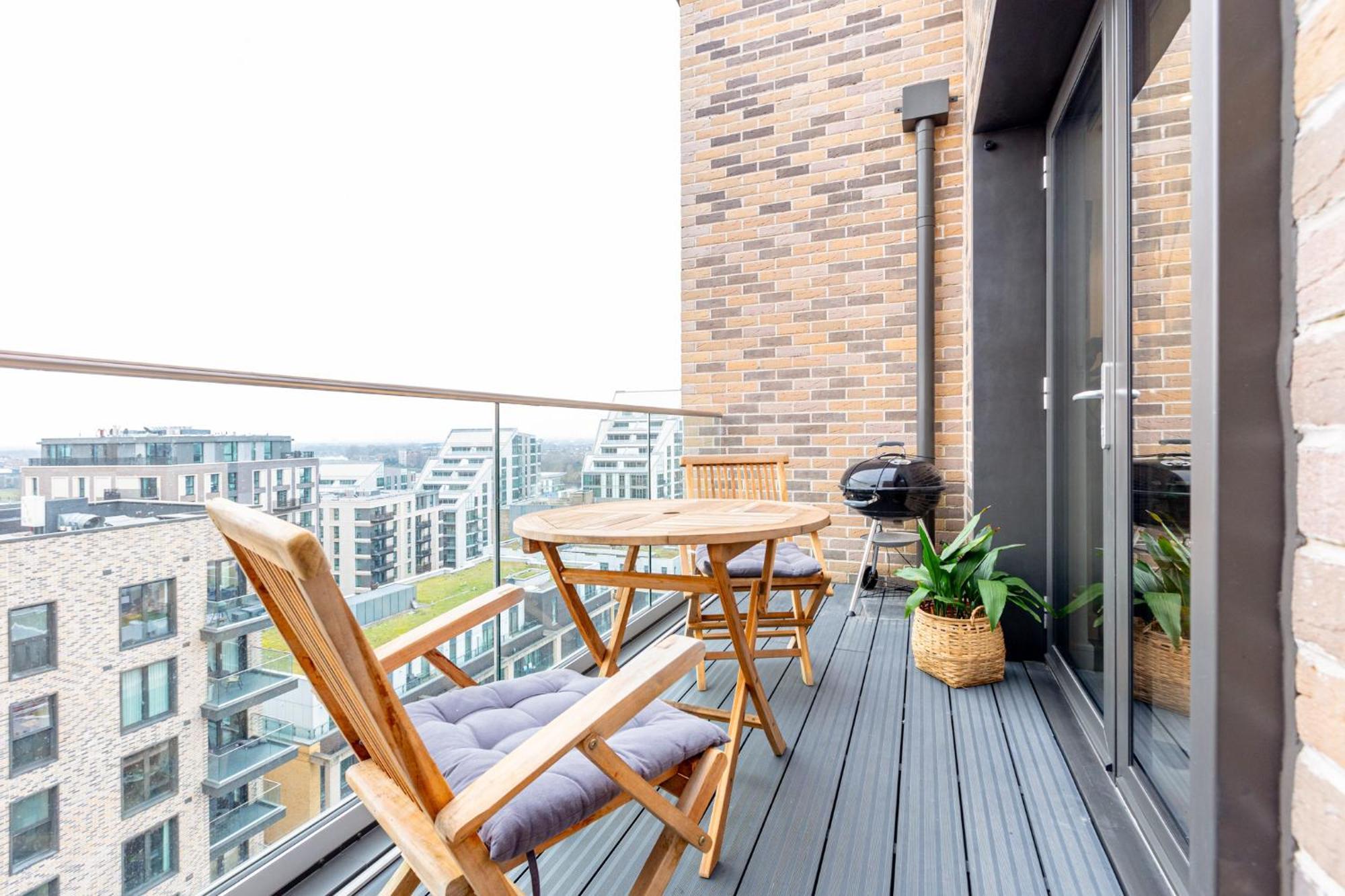 Apartment Sensational 2br Wviews & Balcony In Wandsworth *