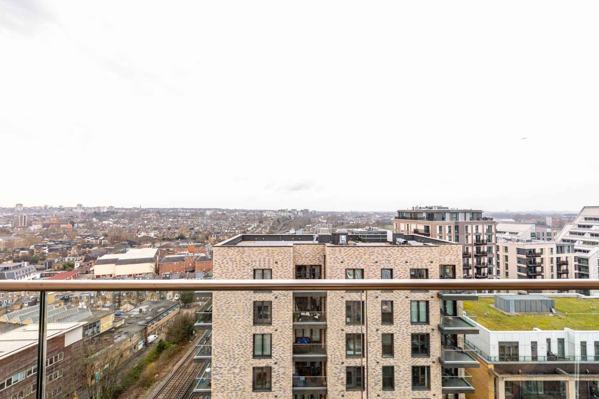 Sensational 2br Wviews & Balcony In Wandsworth *
