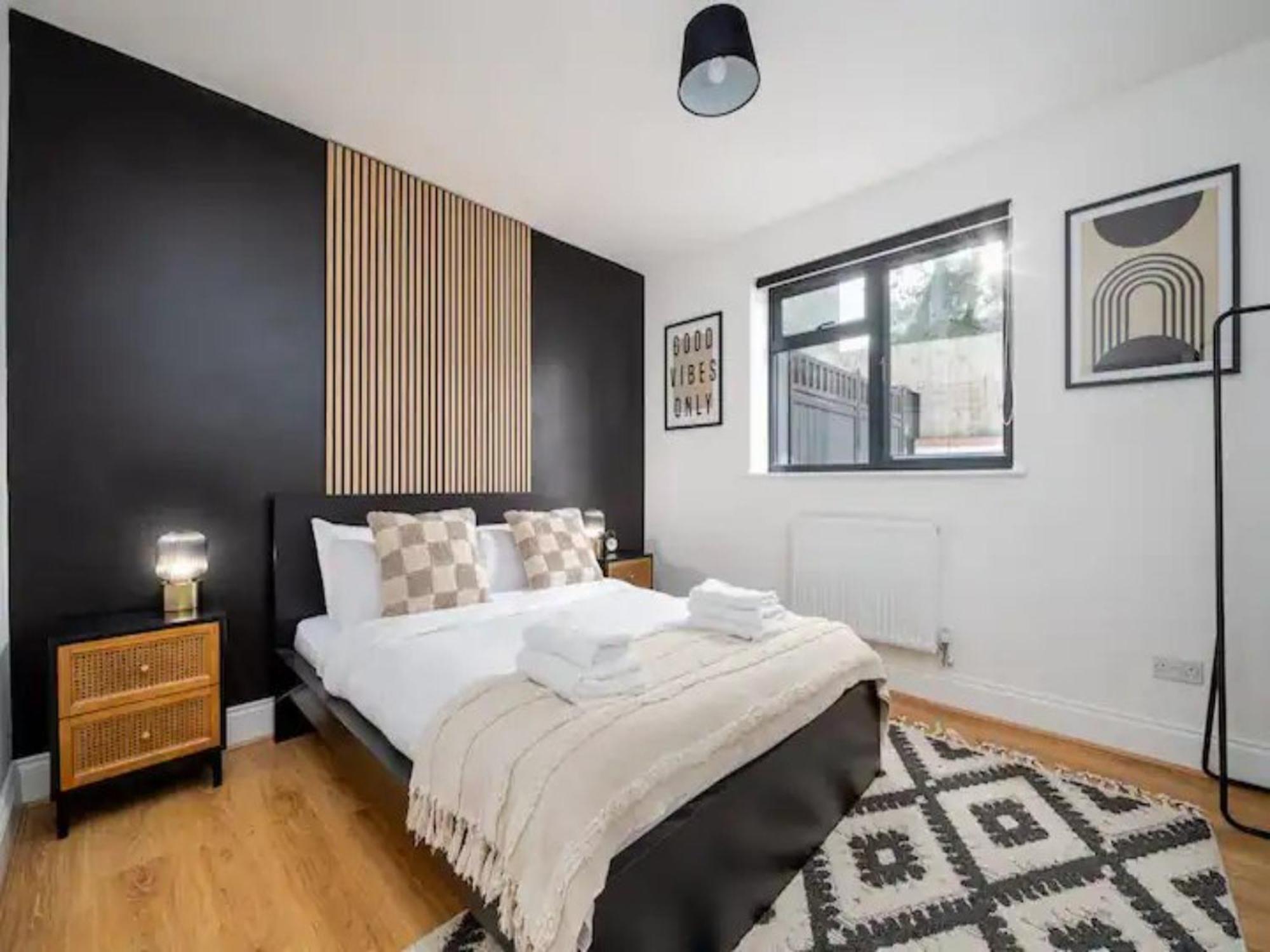 Apartment Pass The Keys Modern And Bright Minutes From *