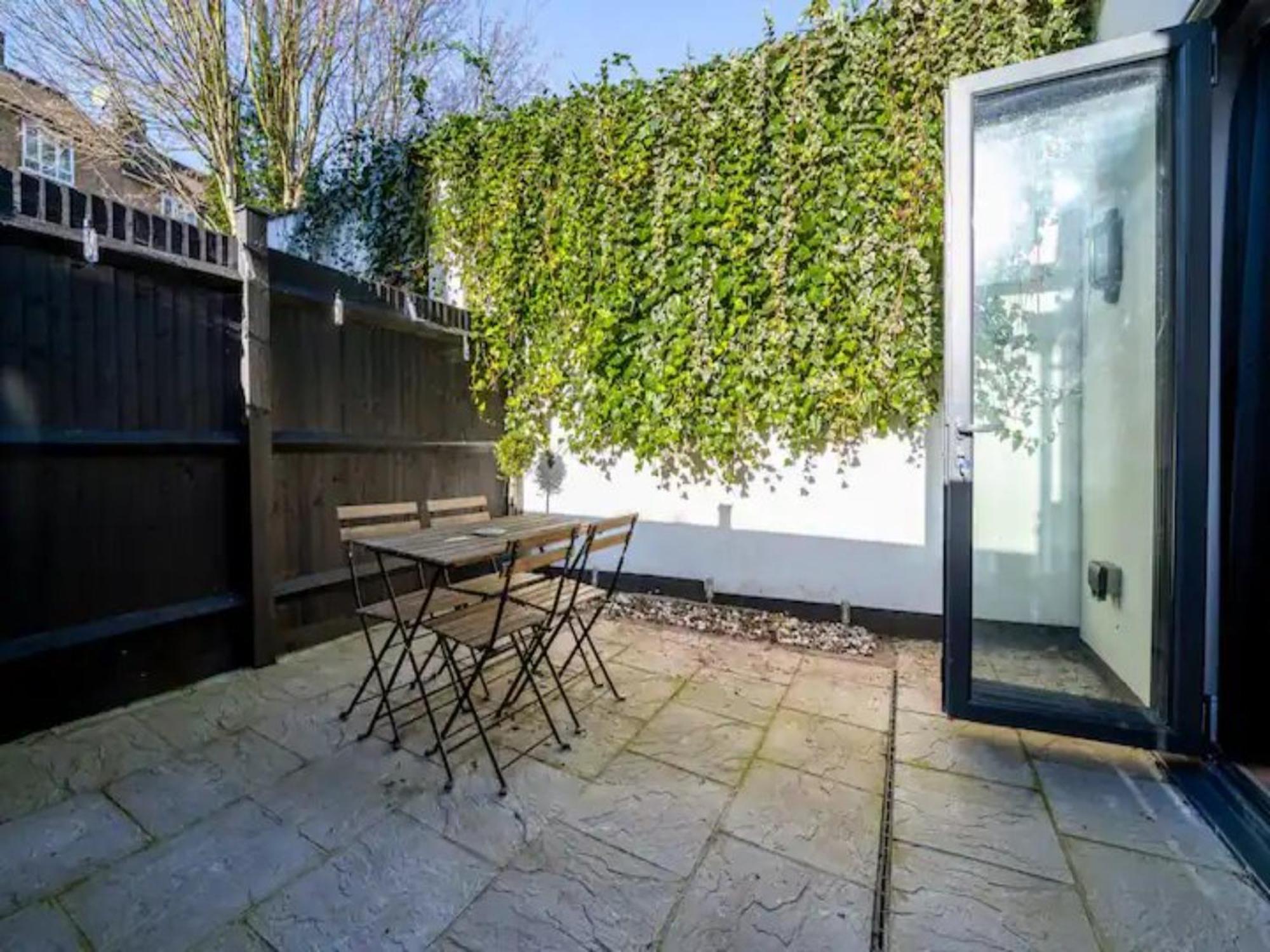 Apartment Pass The Keys Modern And Bright Minutes From London