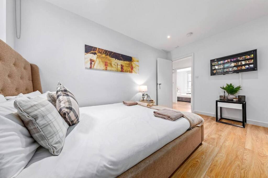 3 Bedroom In Haymarket Sleep 10 Hy2 *