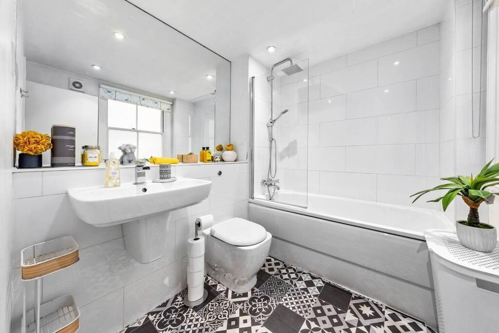 3 Bedroom In Haymarket Sleep 10 Hy2