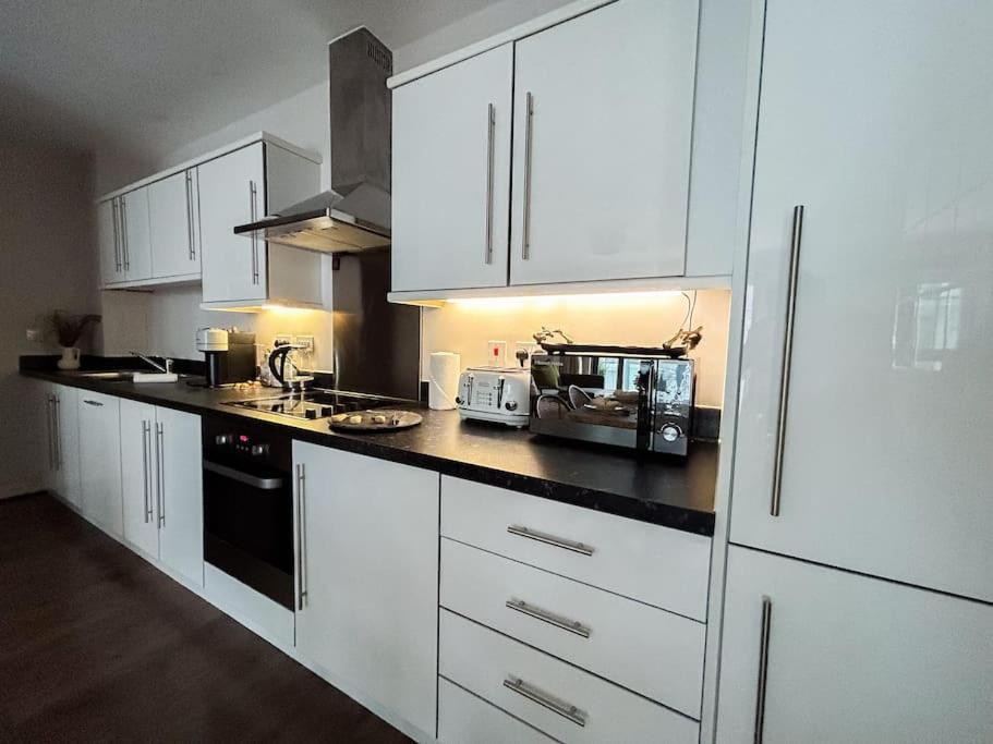 Stylish Urban Sanctuary With Parking Apartment *