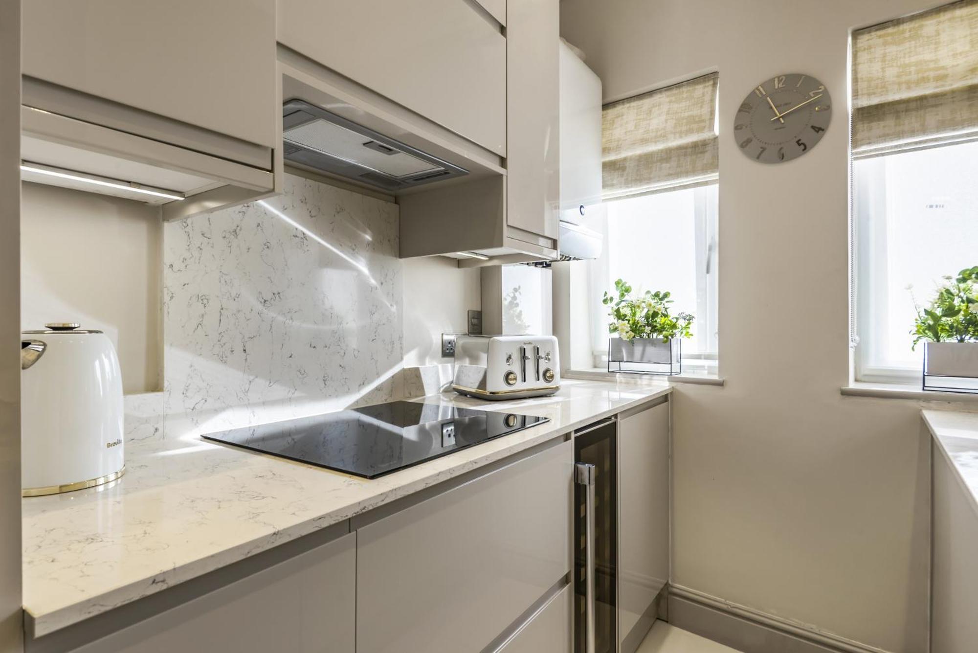 Luxury 1-bed In Sought After Prime Location Appartement *