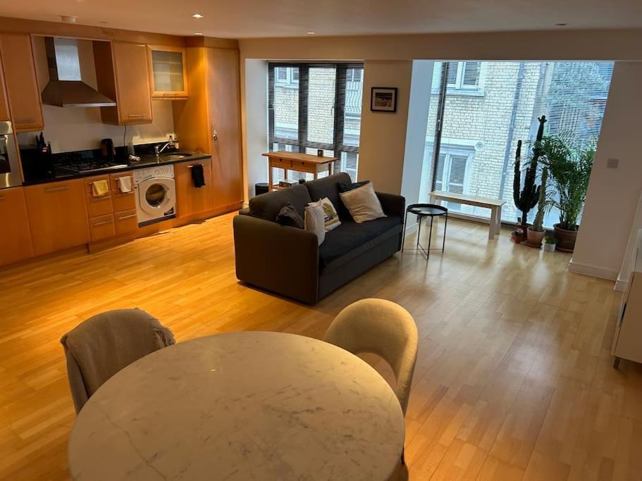 1 Bed Flat With View Of Vibrant Hoxton Square Londres