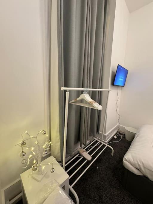 4 Bedroom Entire Flat, Kings Cross Road