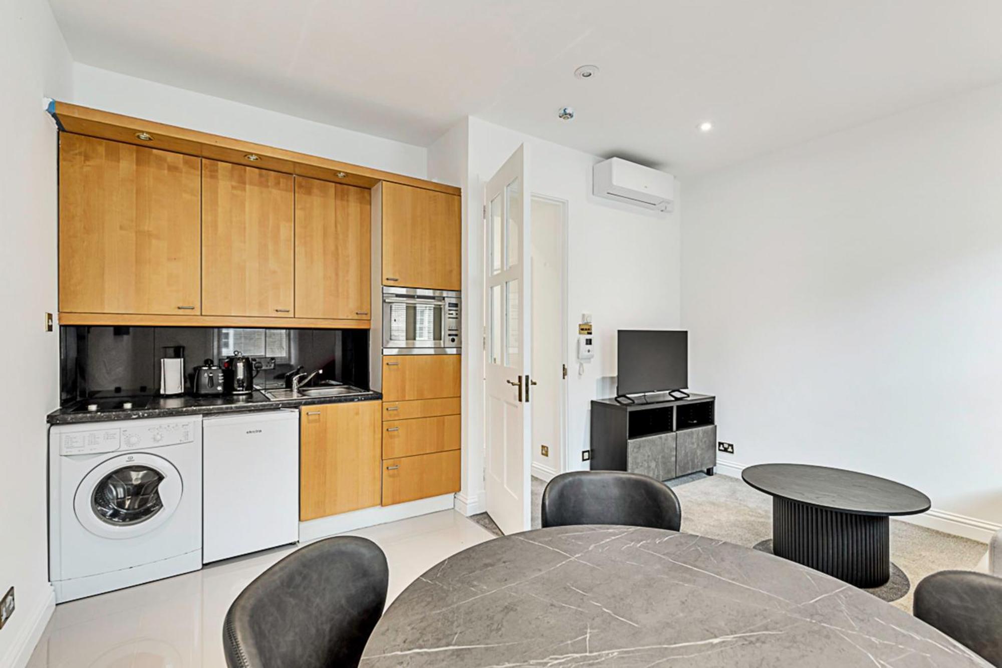 A One-bedroom Situated In * Londres