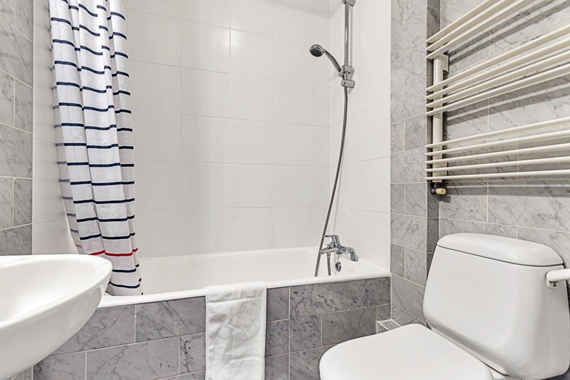 A One-bedroom Situated In * Londres
