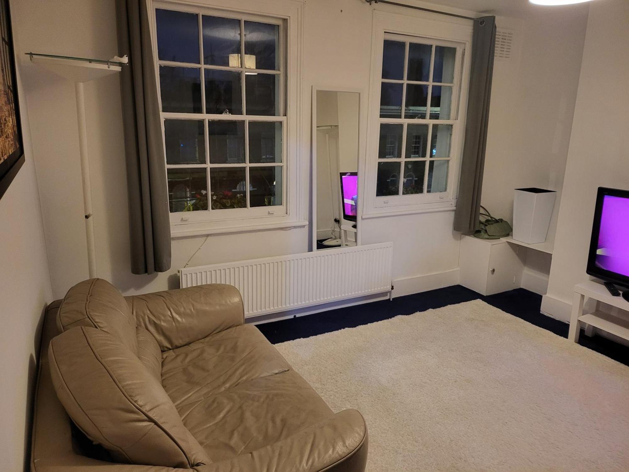 Oval Cricket Ground Walking Distance * London