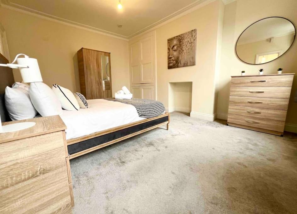 4 Bed Apartment- Archway Station * Londres