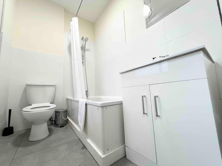 4 Bed Apartment- Archway Station Appartement Londres