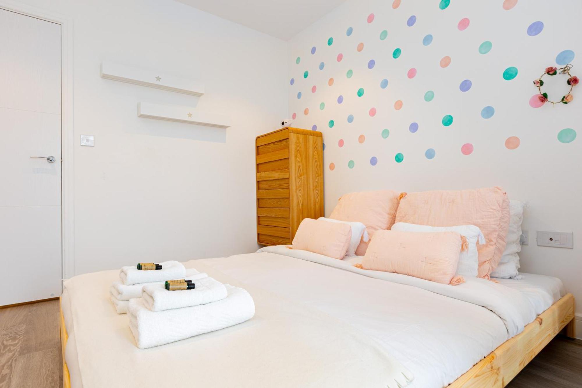 Modern New 2br Wviews & Balcony In Wandsworth Appartement Londres