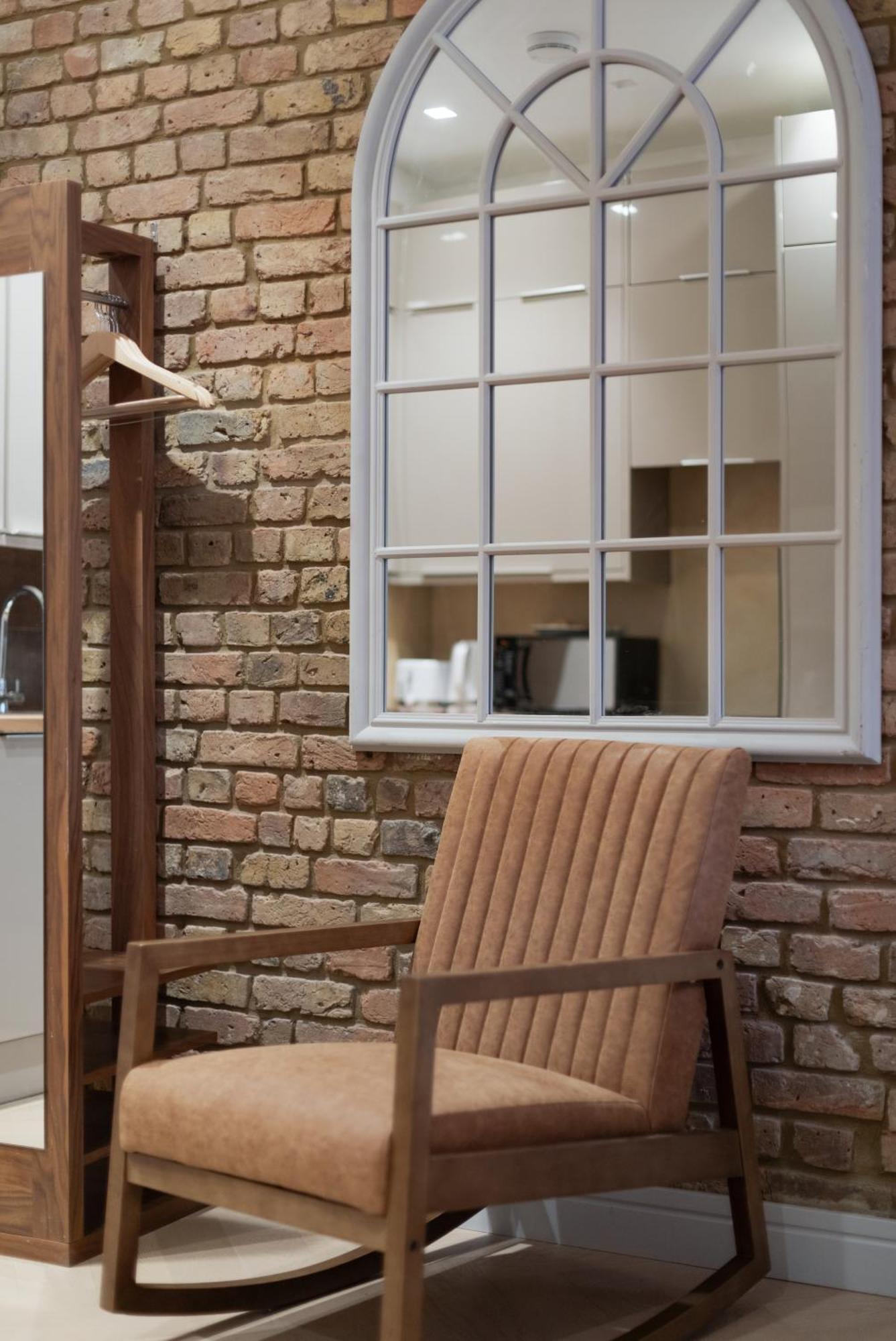 Cozy Retreat Near Downtown With Parking Appartement *