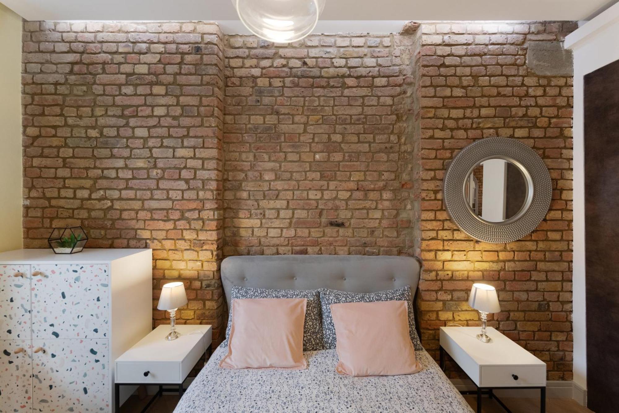 Cozy Retreat Near Downtown With Parking *