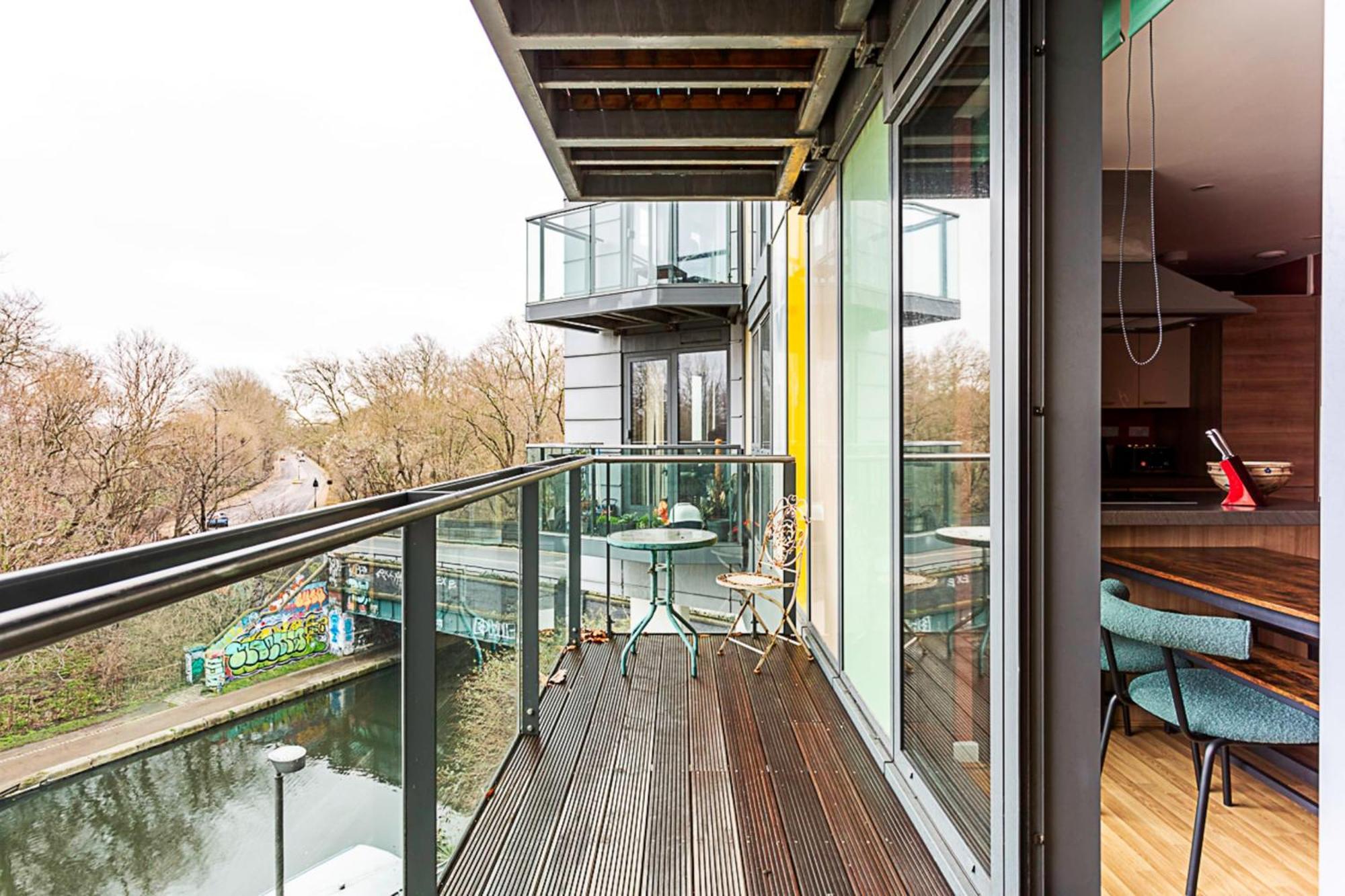 Vibrant And Modern With Canal Views Appartement *