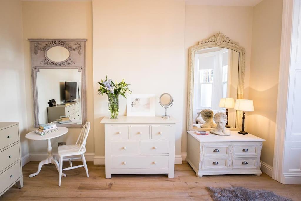 Swanky Pad In Putney