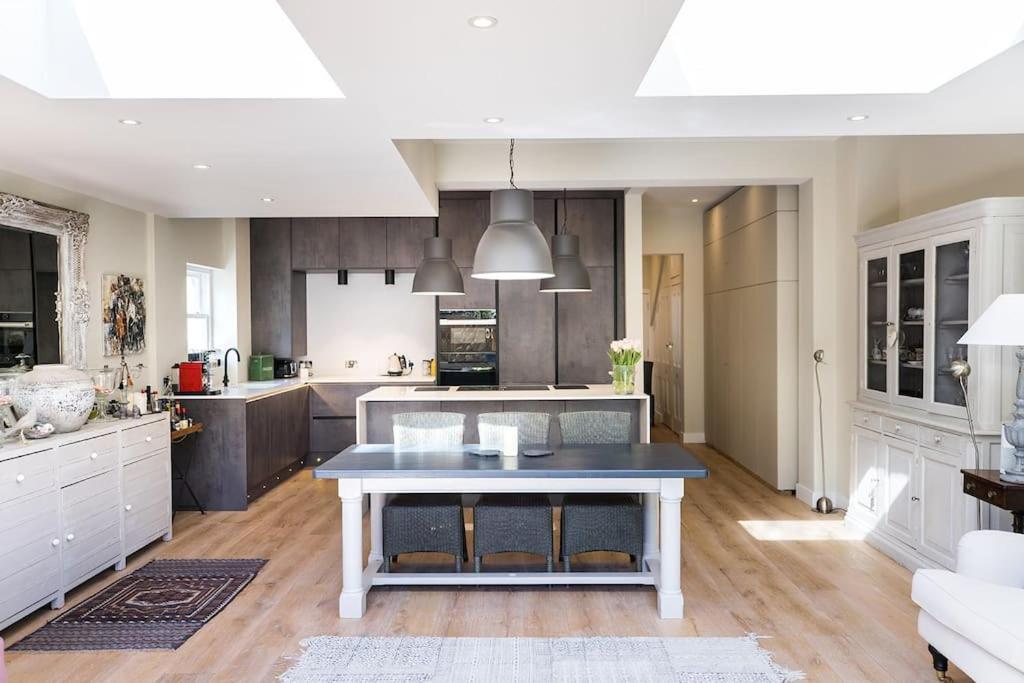Apartment Swanky Pad In Putney