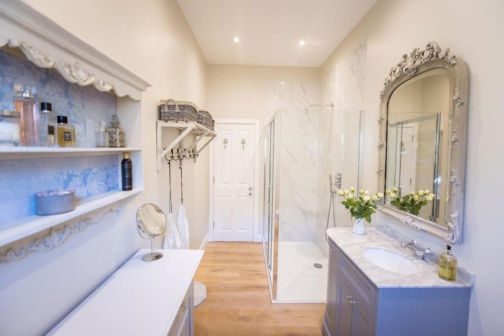 Apartment Swanky Pad In Putney *