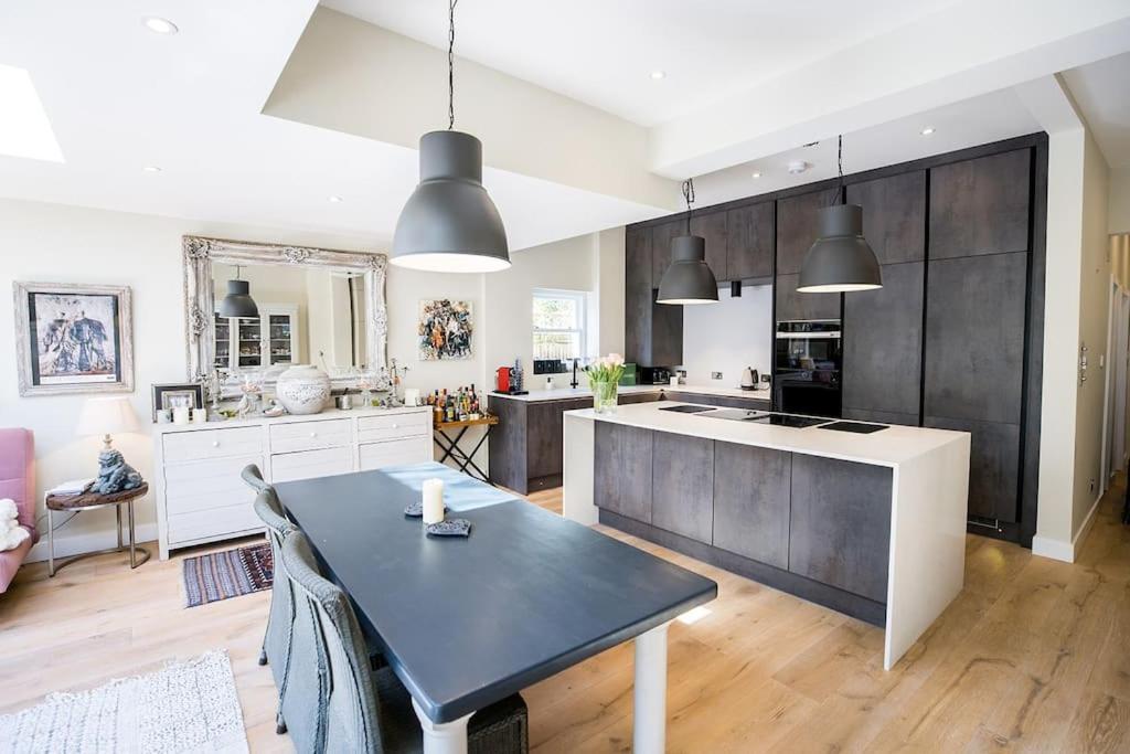Swanky Pad In Putney *