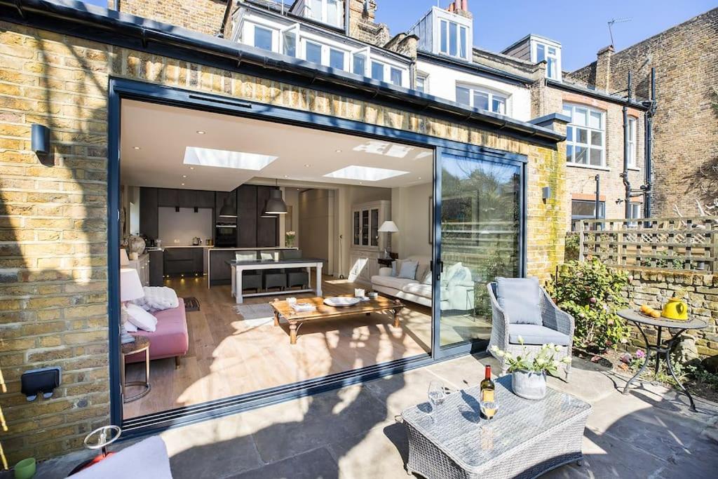 Swanky Pad In Putney *