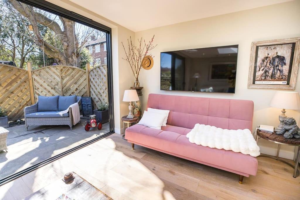 Swanky Pad In Putney *