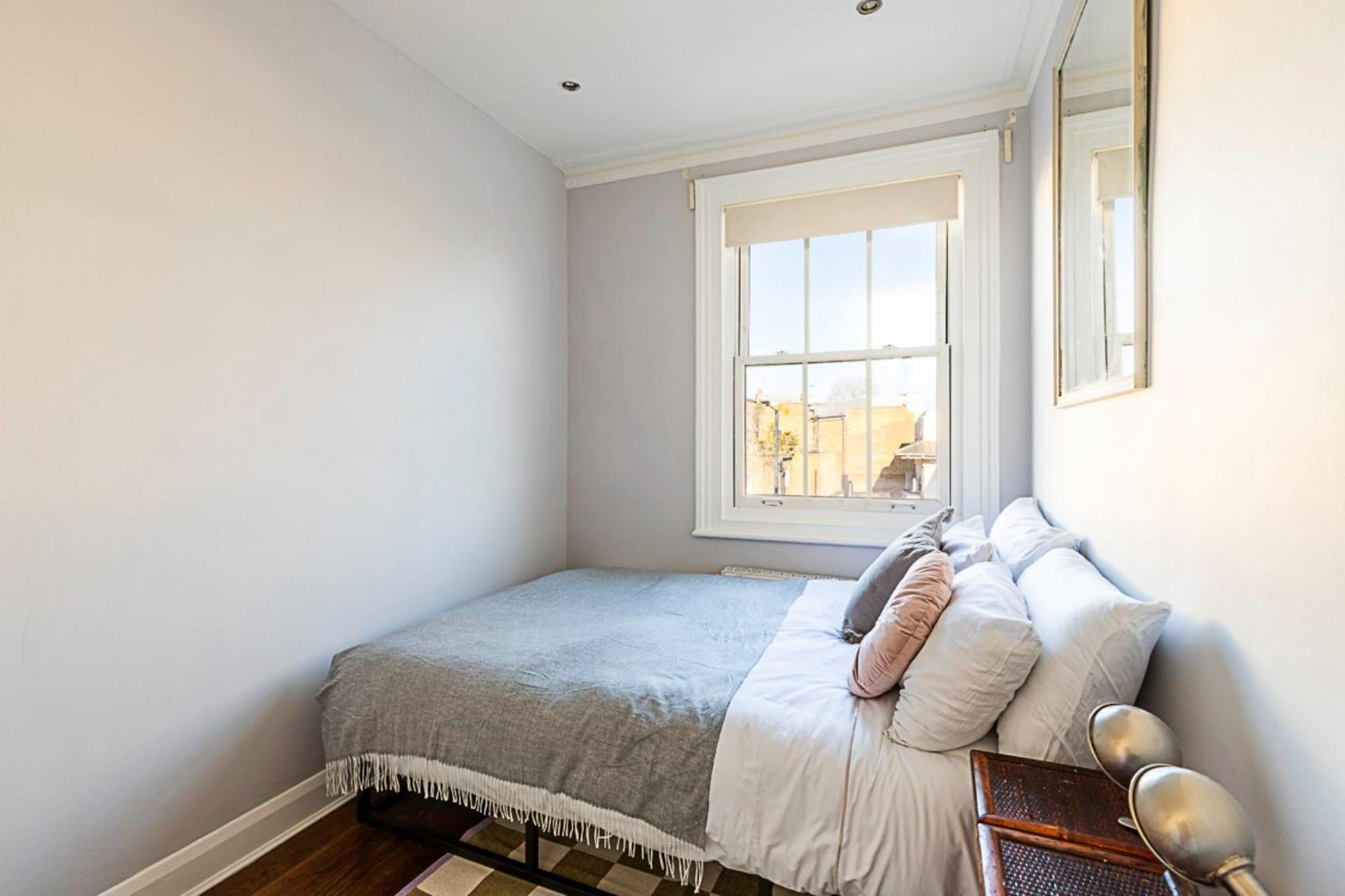 Contemporary And Spacious Kensington Appartement *