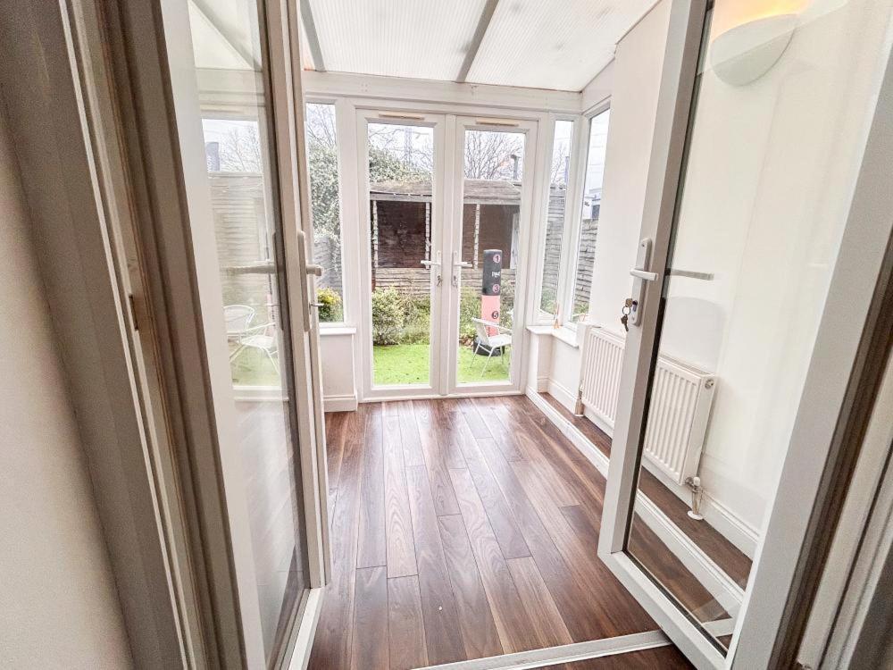 Apartment Spacious 2 Bedroom With Garden And Driveway Near Wimbledon