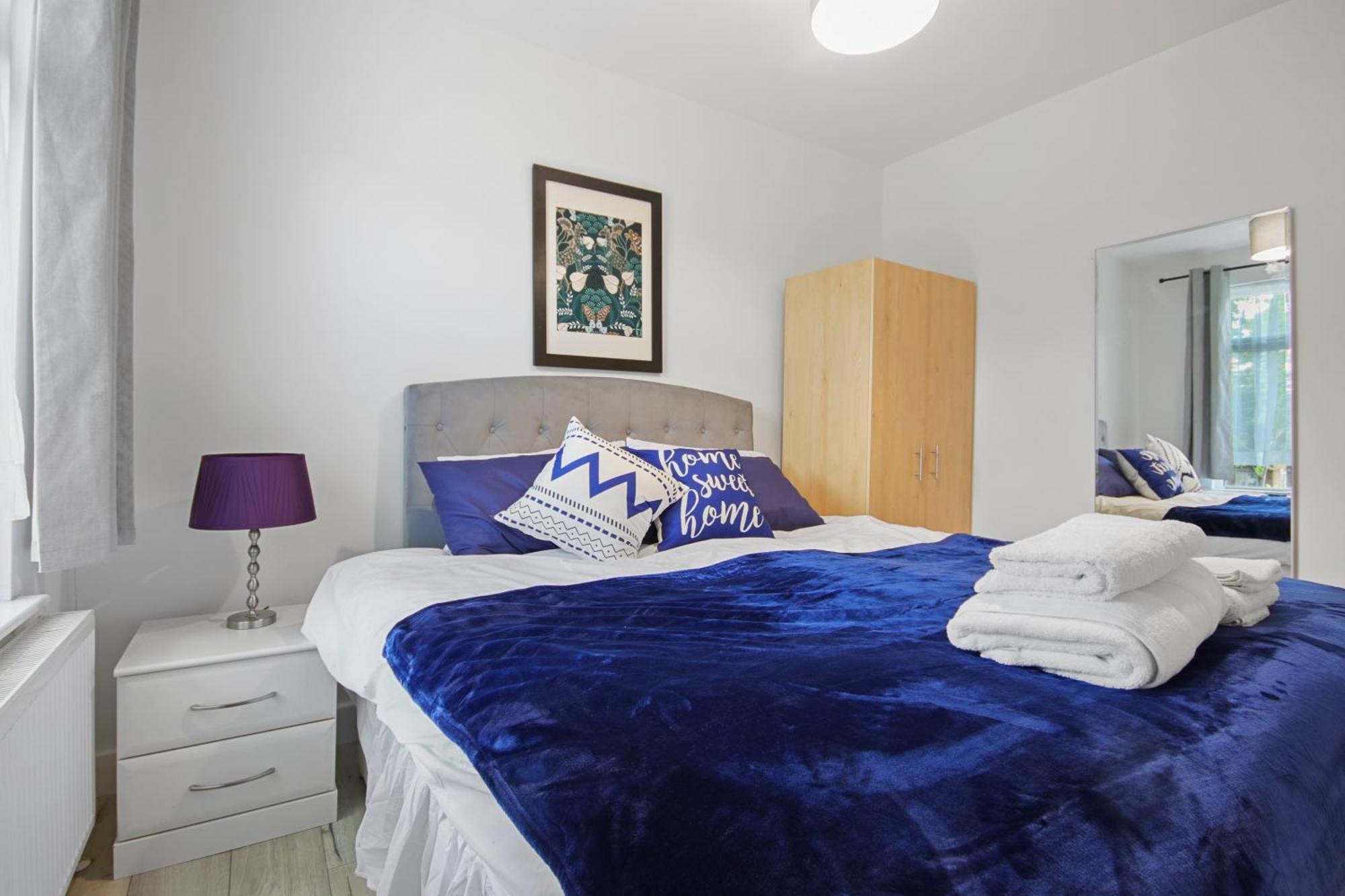 Modern 2 Bed East By Rebby Sleeps 5 Near Canning Town Station * Londres