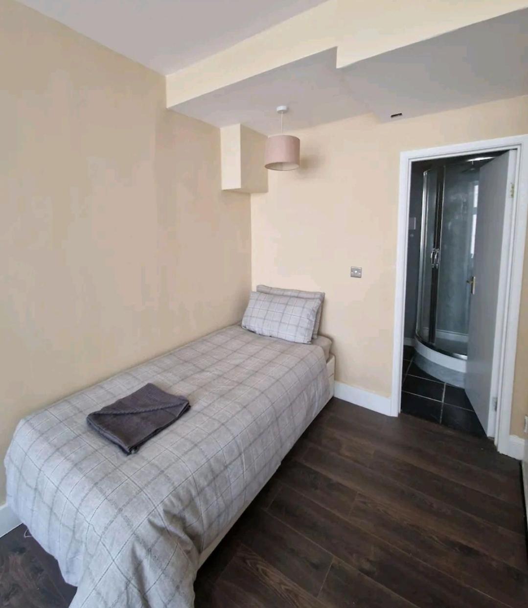Habitación en casa particular Affordable In Shared Flat, Bridge Londres