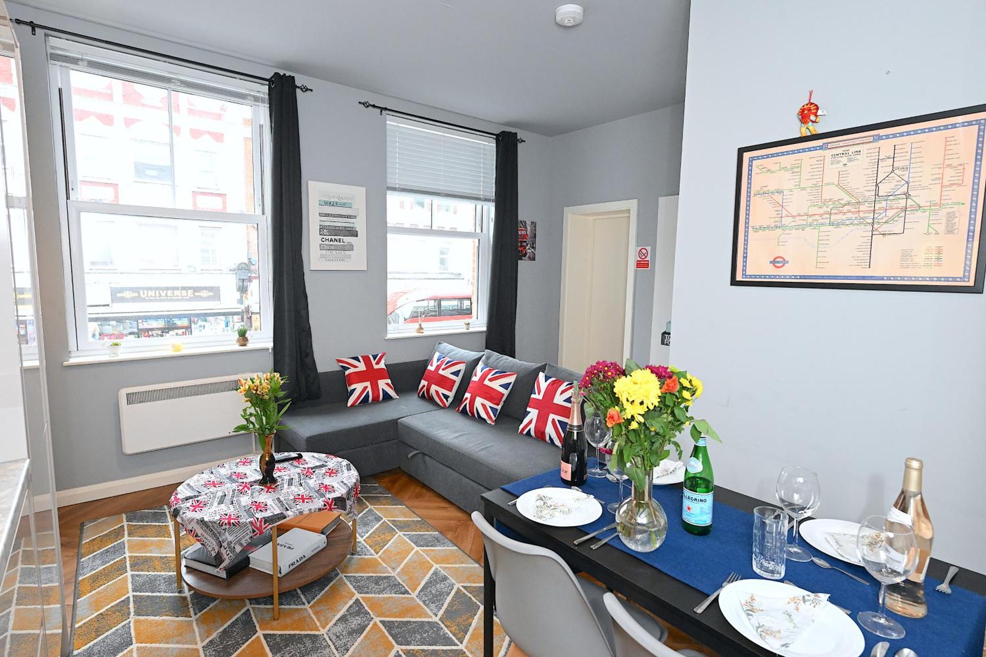 1 Bedroom Flat In Wood Piccadilly Line Appartement