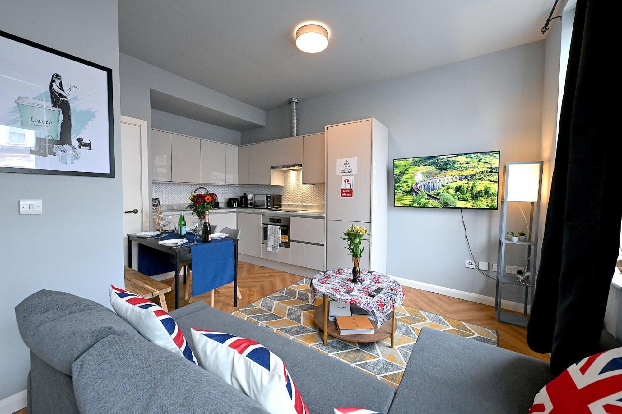 1 Bedroom Flat In Wood Piccadilly Line