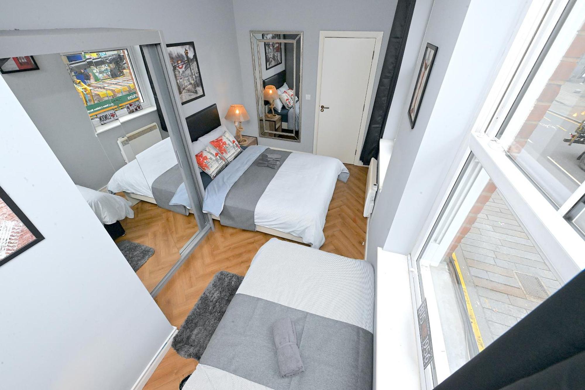 1 Bedroom Flat In Wood Piccadilly Line Appartement *