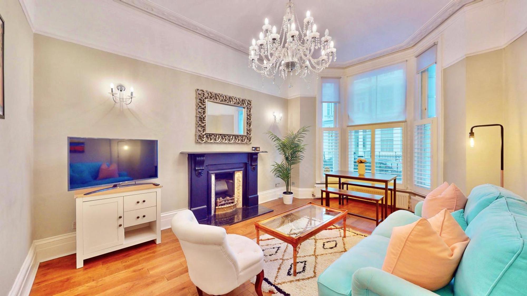 Bright & Spacious West Gem London
