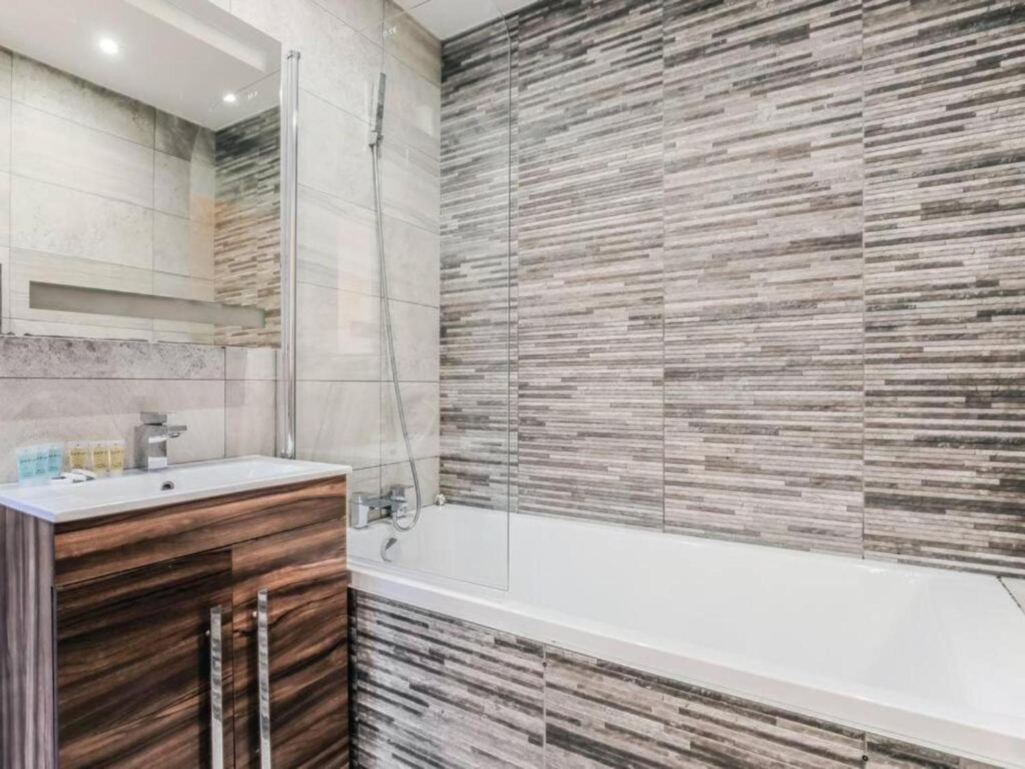 Pass The Keys Ealing Queen Of The Suburbs 2bd Appartement Londres