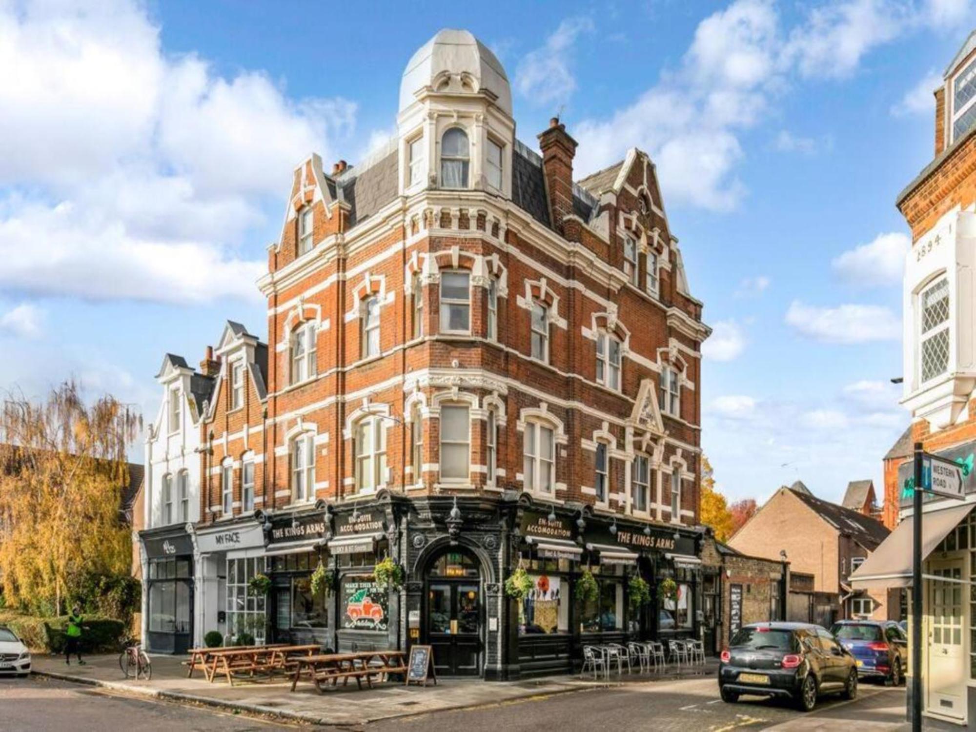 Pass The Keys Ealing Queen Of The Suburbs 2bd * Londres
