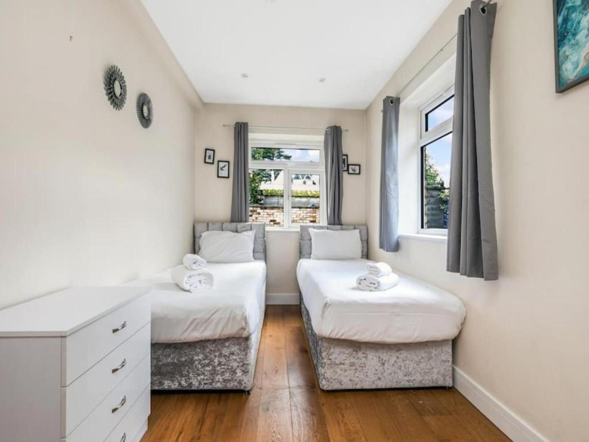 Pass The Keys Ealing Queen Of The Suburbs 2bd Appartement Londres