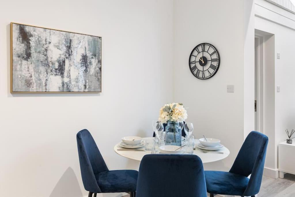 Modern 2 Bedroom 3 Min Walk To Tube Station Londen