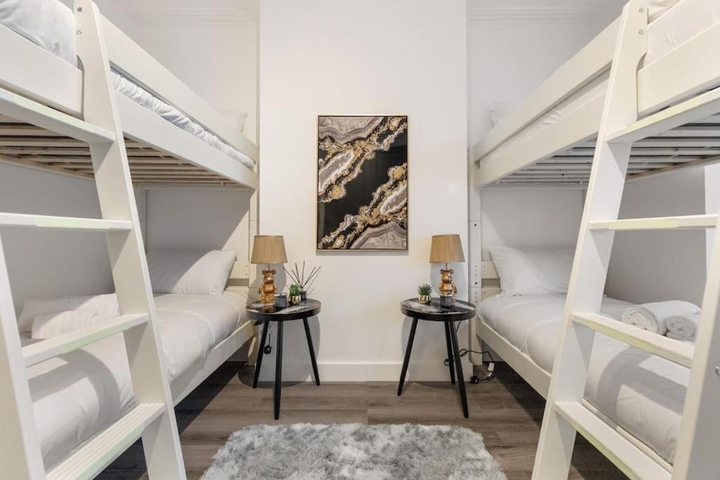 Appartement Modern 2 Bedroom 3 Min Walk To Tube Station Londen