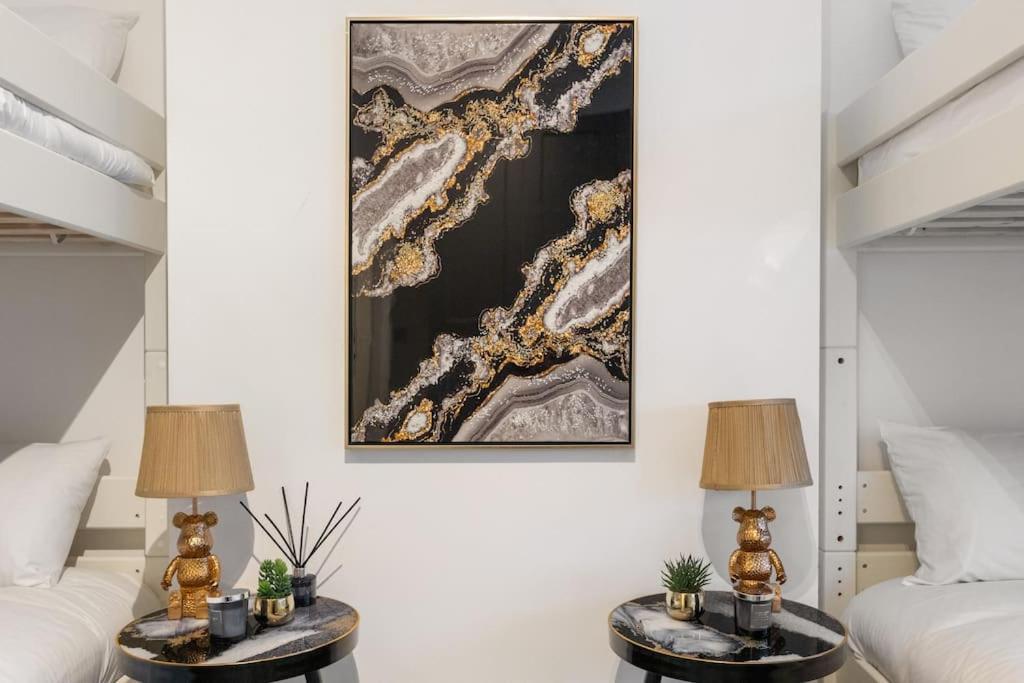 Modern 2 Bedroom 3 Min Walk To Tube Station Appartement Londen