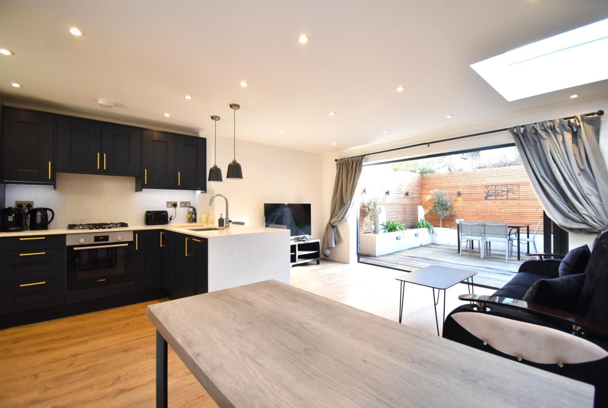 Stunning 2 Bed Apartment London