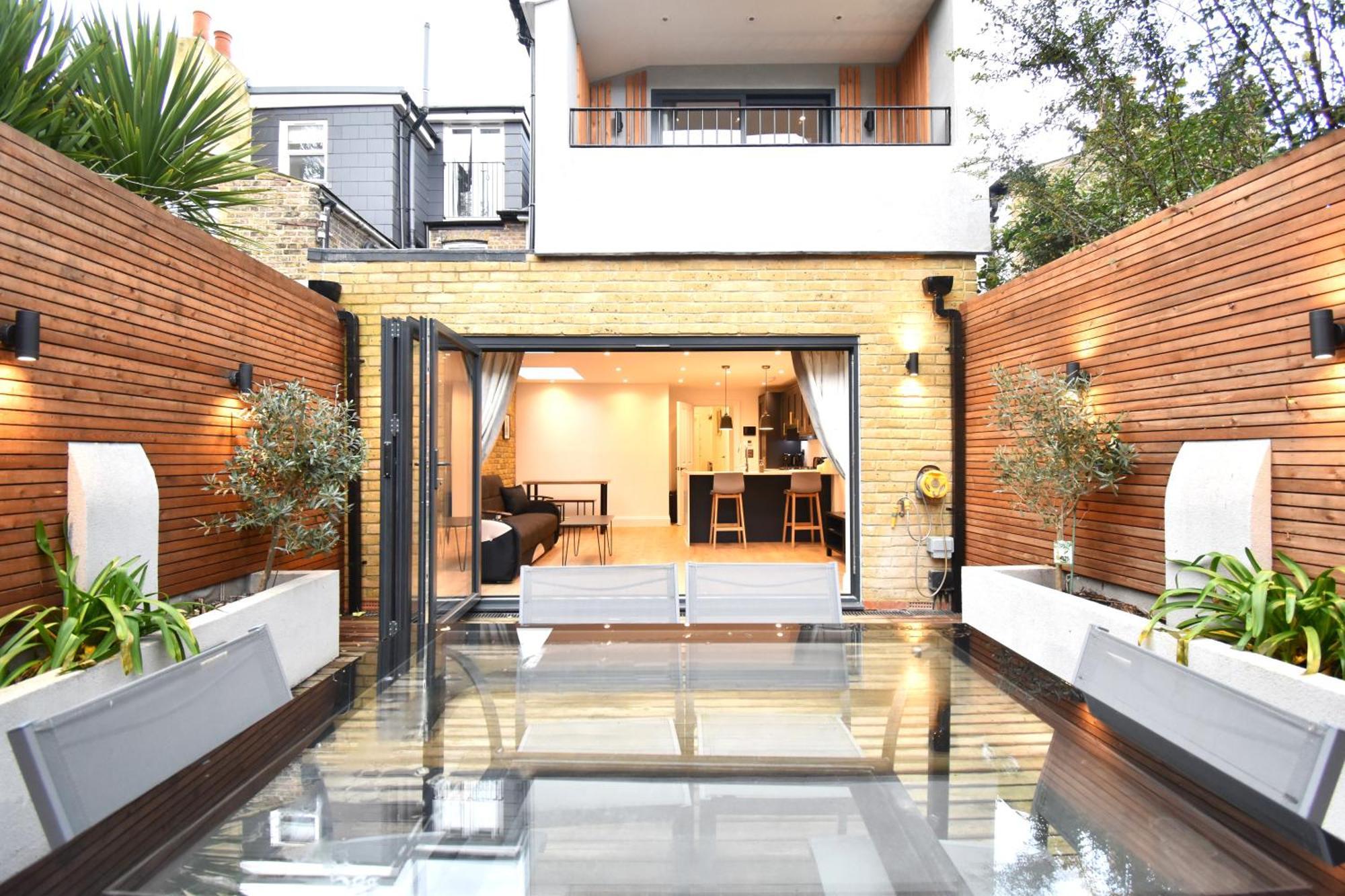 Stunning 2 Bed Apartment *