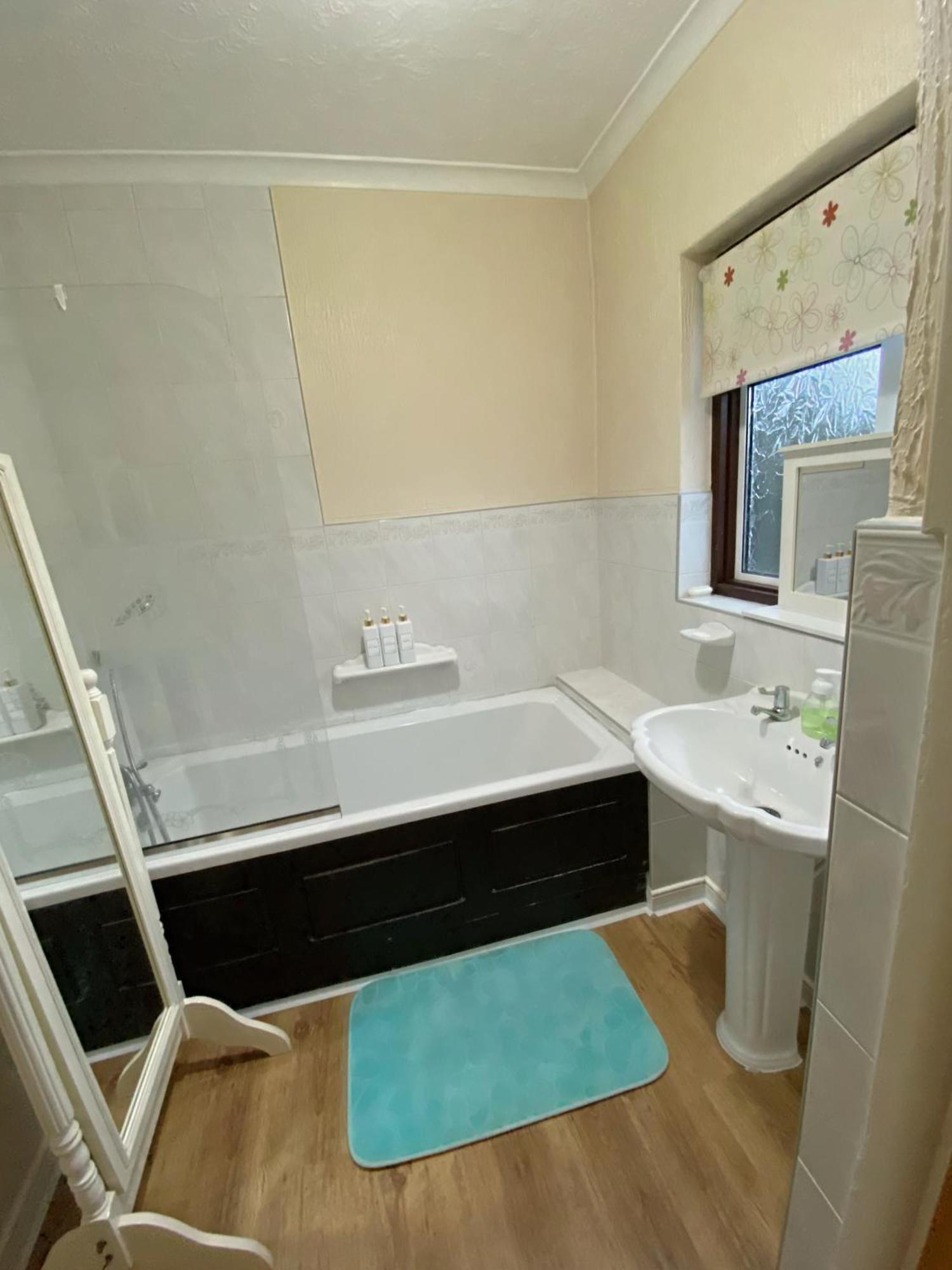 Сasa de vacaciones Barking House Sleeps 11 - Parking - Train Tube - Airport Londres